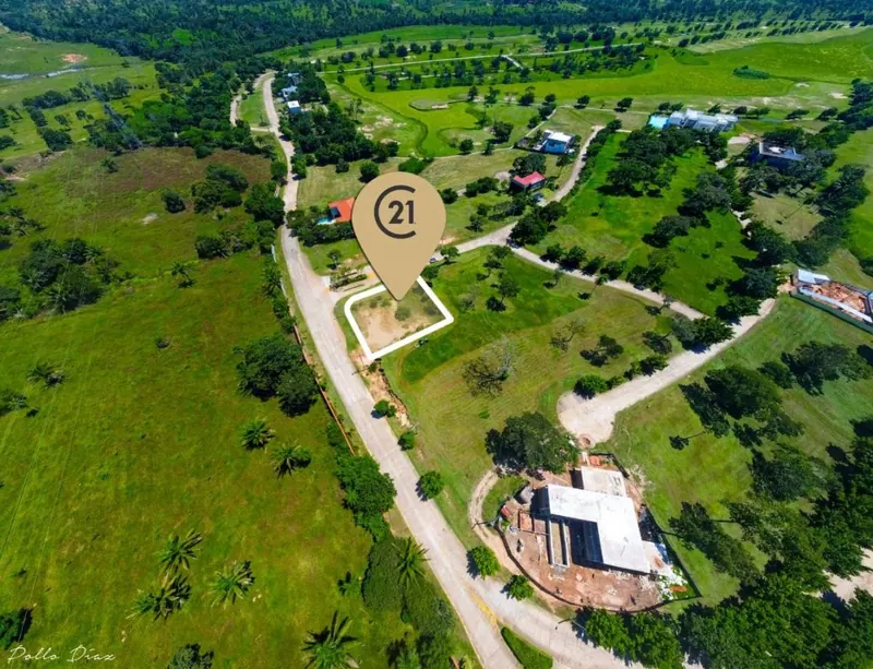 Terreno en esquina de 1.192,82 m² en venta en Urubó Golf: foto 2 de 4