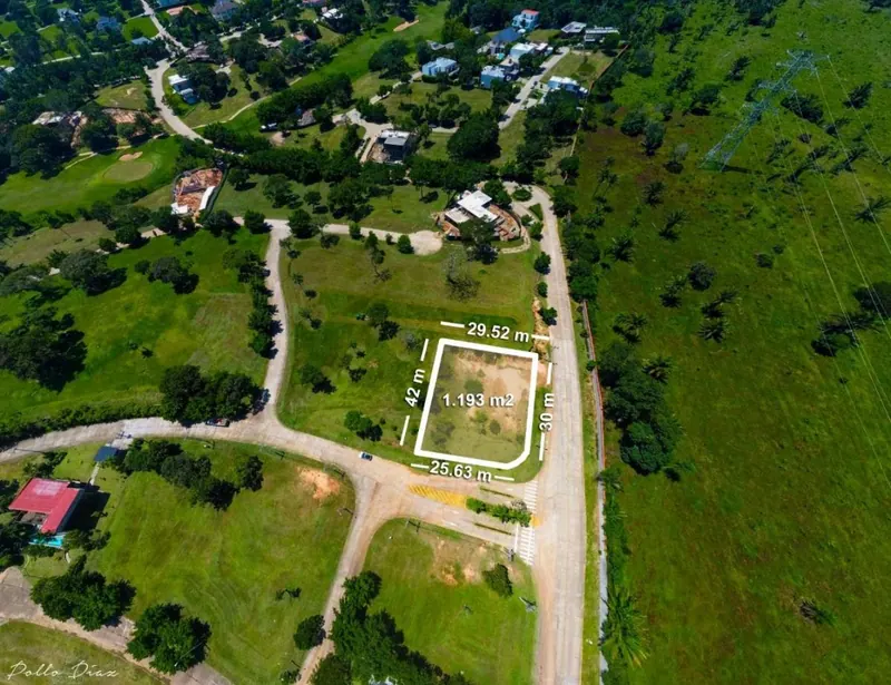 Terreno en esquina de 1.192,82 m² en venta en Urubó Golf: foto 4 de 4