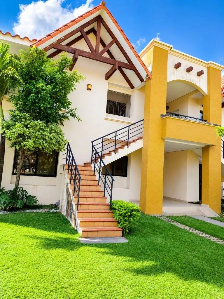 Casa en el condominio Villa Borghese en venta en la Zona Este: foto 1 de 15