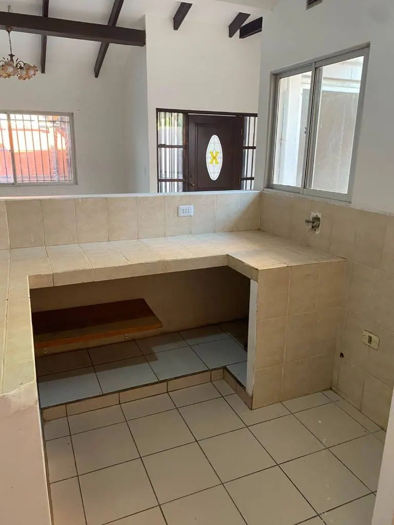 Casa de 3 dormitorios en venta en Villa 1ro de Mayo, Zona Este: foto 6 de 17