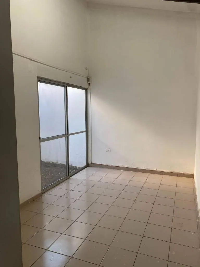 Casa de 3 dormitorios en venta en Villa 1ro de Mayo, Zona Este: foto 14 de 17