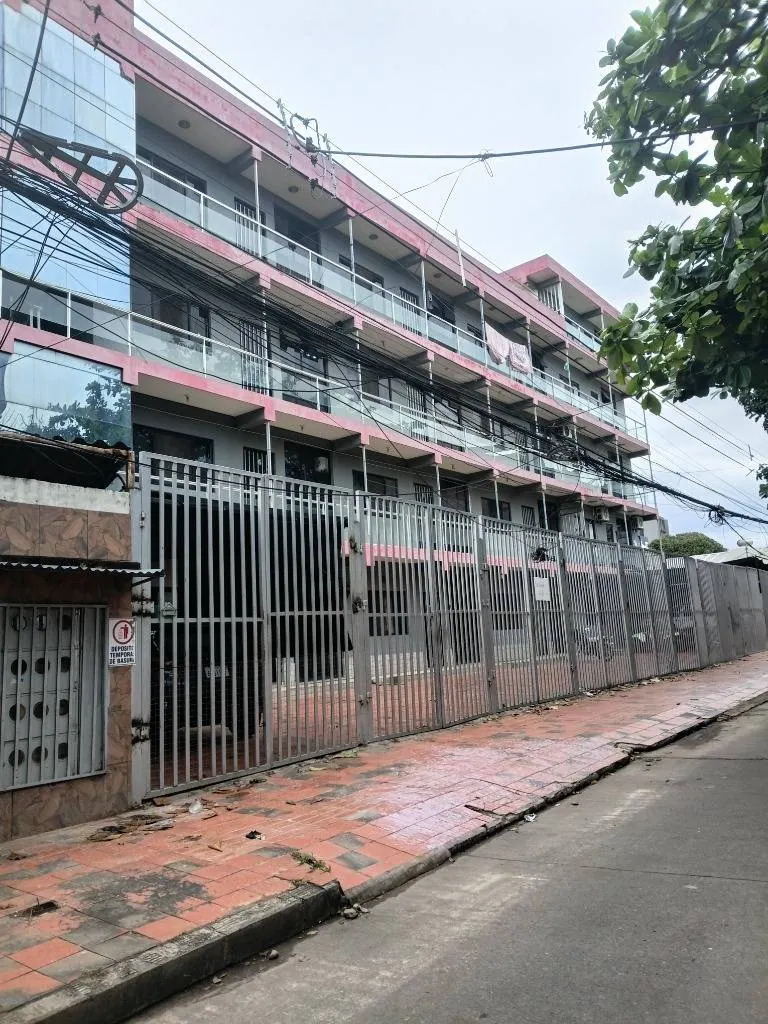 Edificio de 17 departamentos en venta en Equipetrol, 492,87 m²