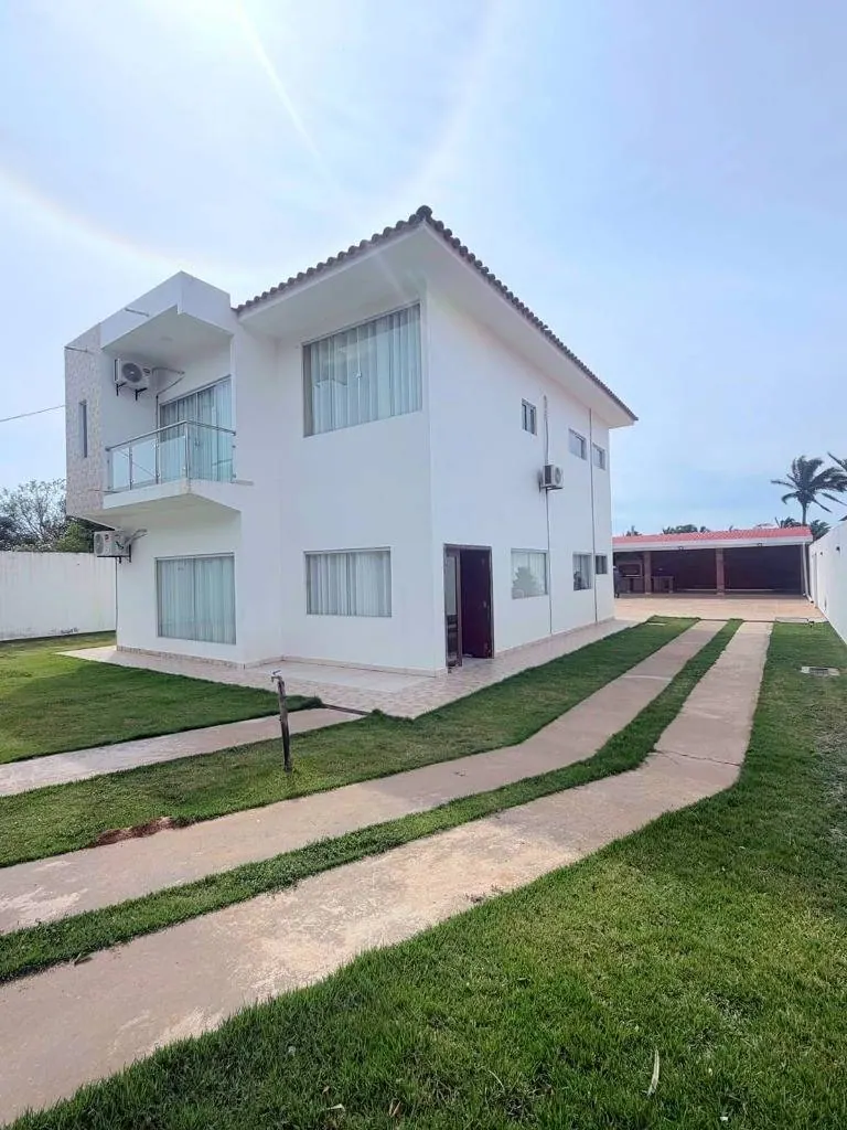 Casa de 4 dormitorios con piscina en venta en Olivos de Urubó: foto 1 de 22