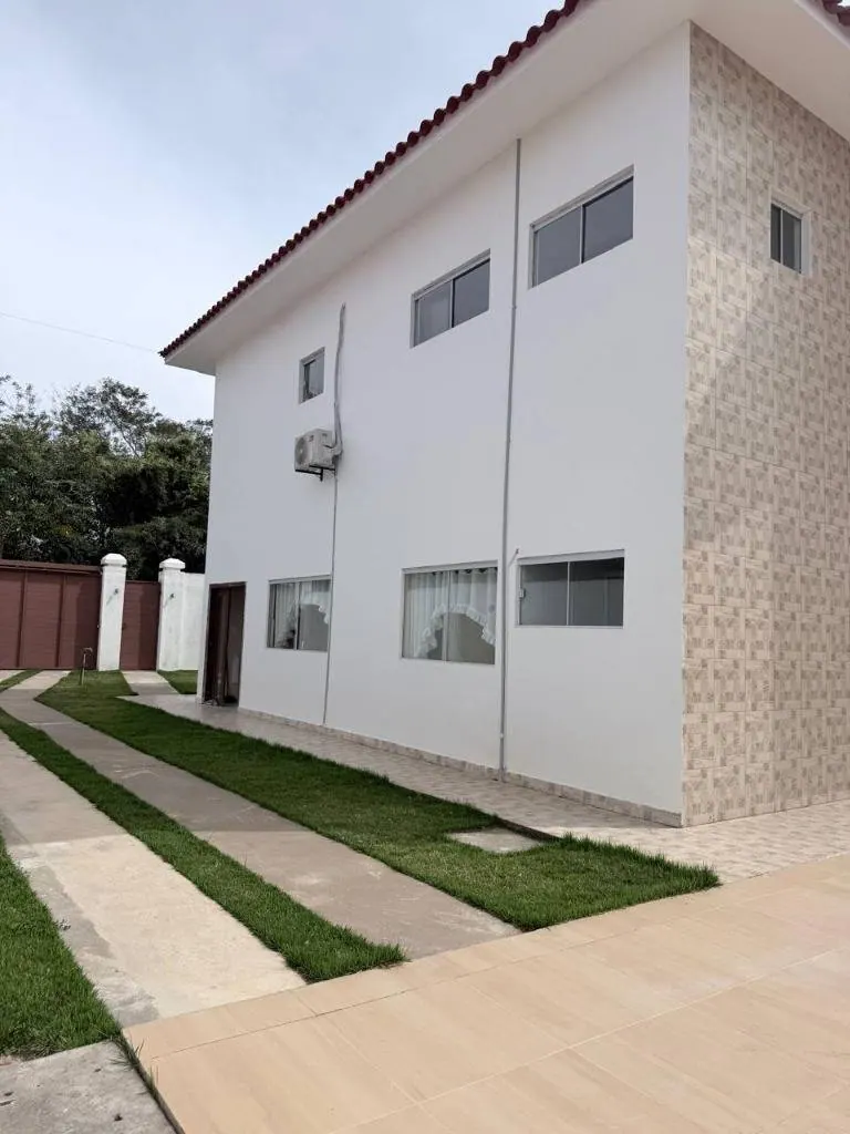 Casa de 4 dormitorios con piscina en venta en Olivos de Urubó: foto 2 de 22