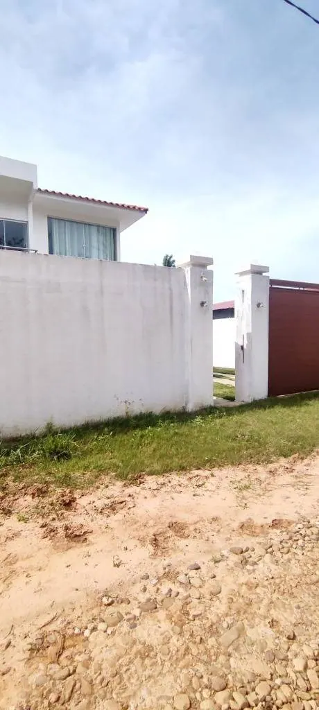 Casa de 4 dormitorios con piscina en venta en Olivos de Urubó: foto 3 de 22