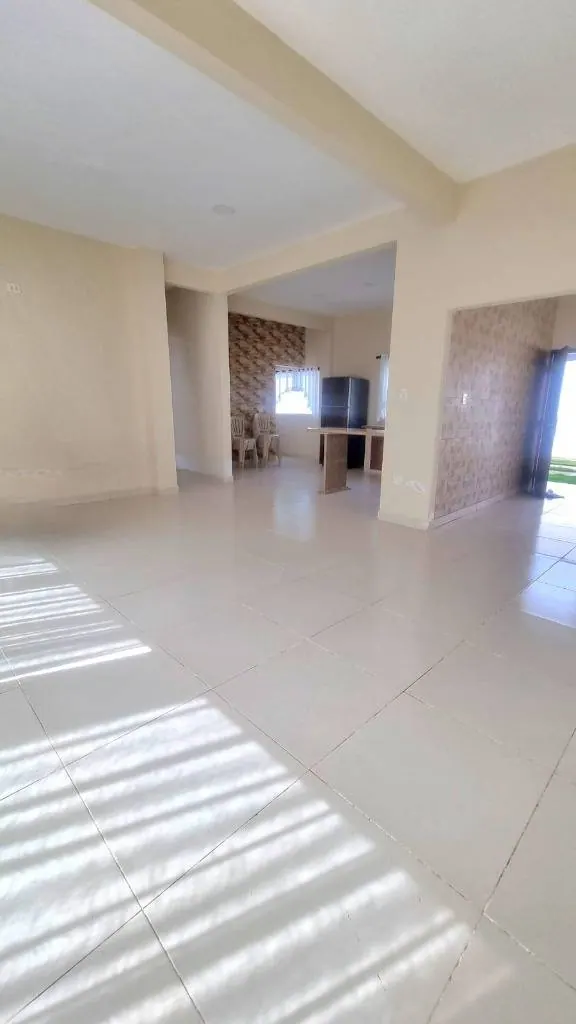 Casa de 4 dormitorios con piscina en venta en Olivos de Urubó: foto 9 de 22