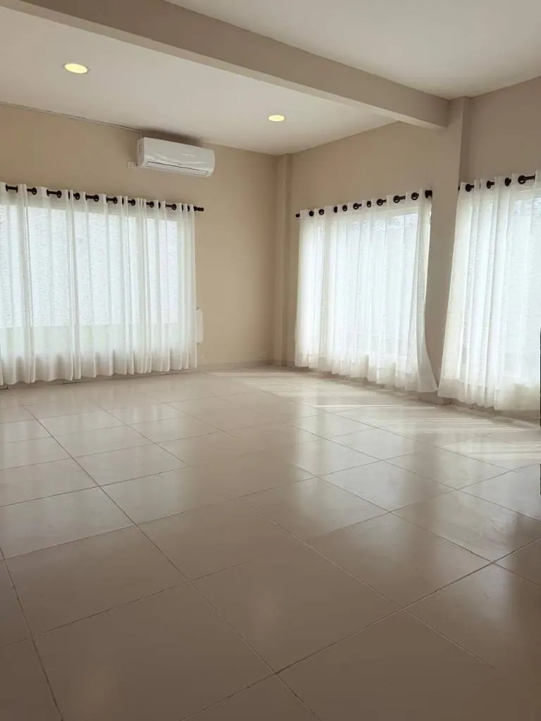Casa de 4 dormitorios con piscina en venta en Olivos de Urubó: foto 10 de 22