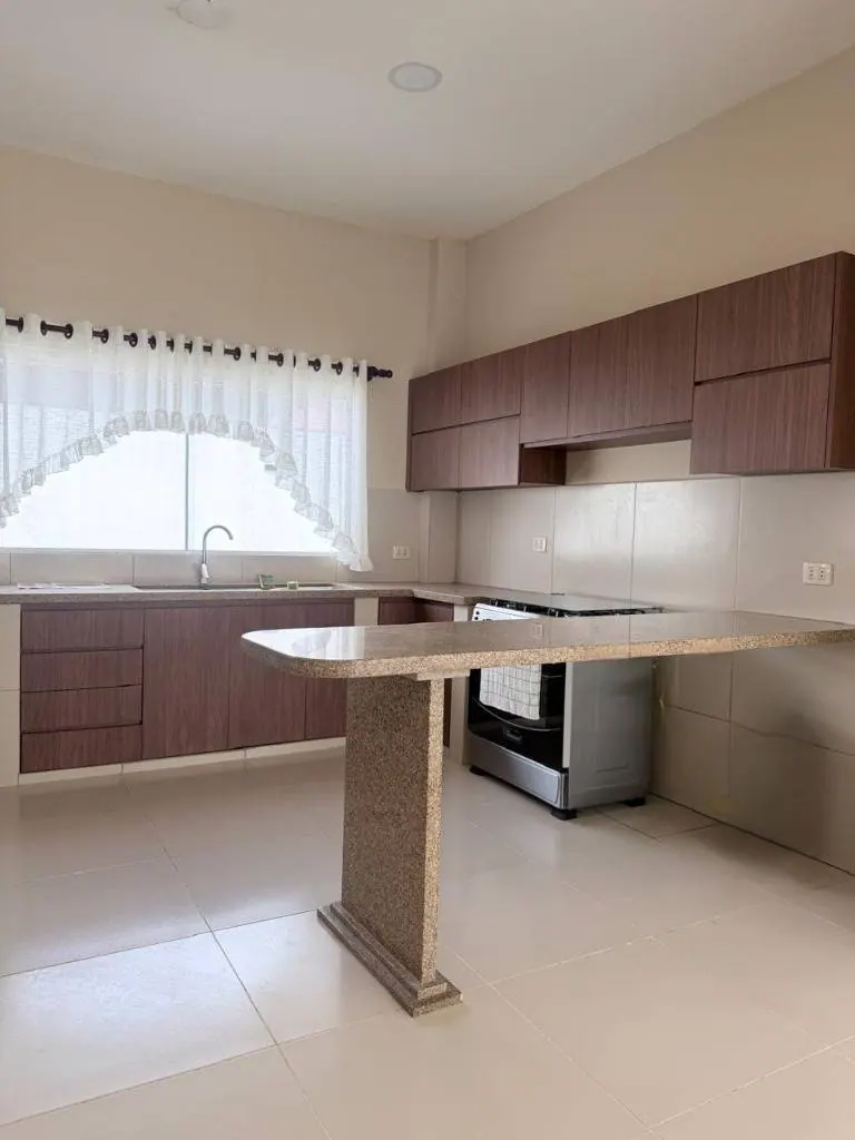 Casa de 4 dormitorios con piscina en venta en Olivos de Urubó: foto 12 de 22