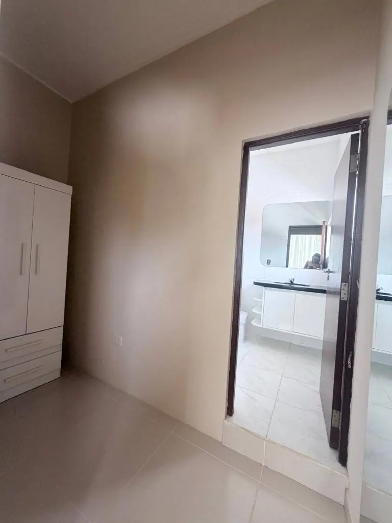 Casa de 4 dormitorios con piscina en venta en Olivos de Urubó: foto 22 de 22