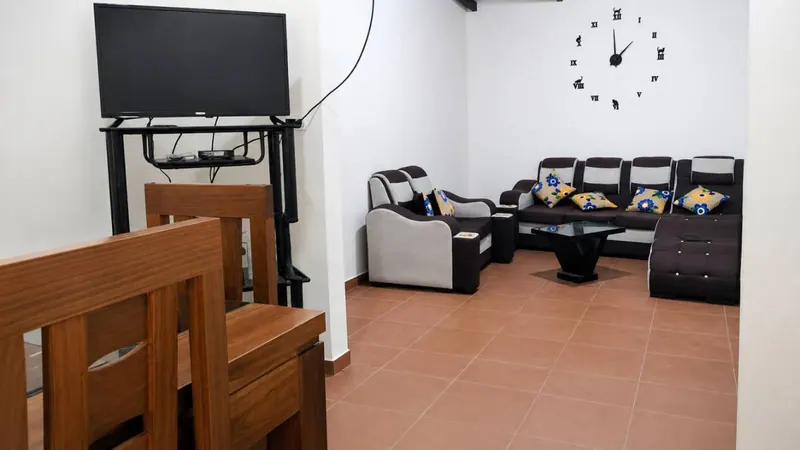 House with commercial space for sale in Villa 1° de Mayo, East Zone: foto 4 de 6
