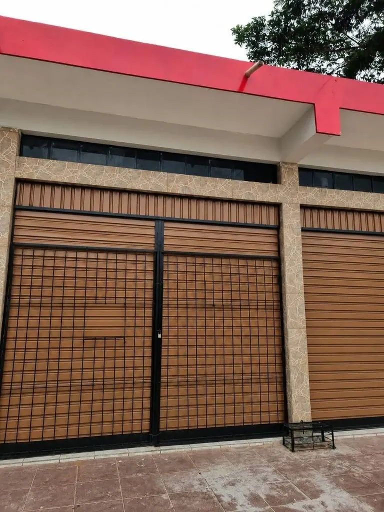 Casa de 3 dormitorios con tienda en venta en el Plan 3000: foto 1 de 8