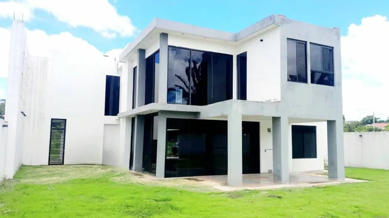 Casa de 3 dormitorios en venta en Olivos del Urubó, 665 m² de terreno: foto 3 de 27