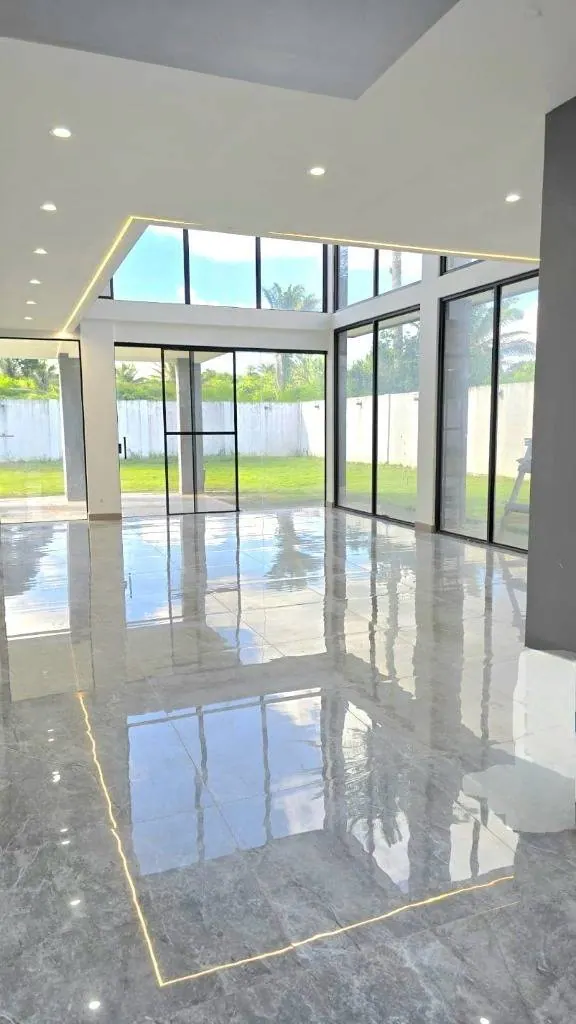 Casa de 3 dormitorios en venta en Olivos del Urubó, 665 m² de terreno: foto 4 de 27
