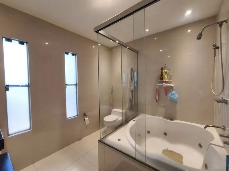 Casa de 5 suites en venta en el condominio Costa Brava, Av. Piraí: foto 13 de 24