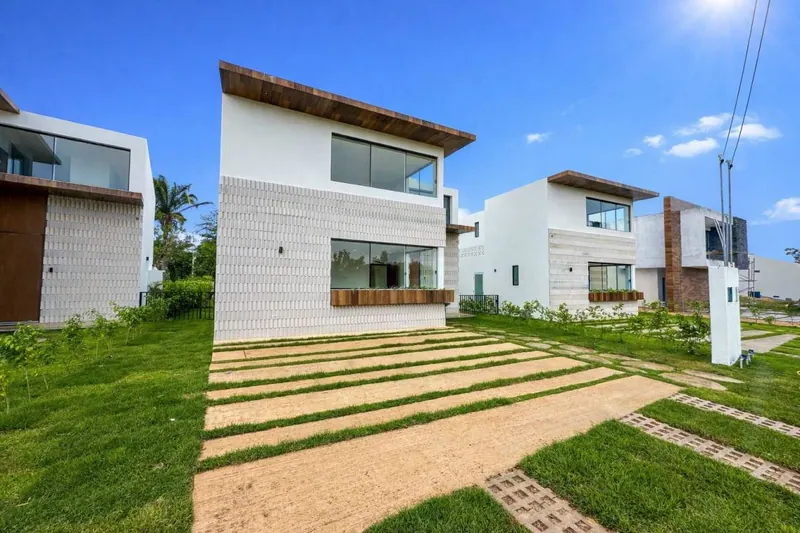 Brand-new 4-bedroom house for sale in Mar Adentro, Urubó: foto 1 de 29