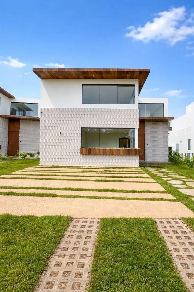 Brand-new 4-bedroom house for sale in Mar Adentro, Urubó: foto 2 de 29