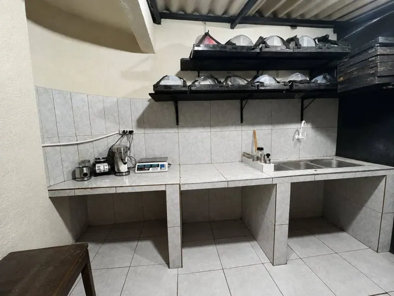 7 m² commercial space for rent on Av. Velarde, South Zone: foto 4 de 9