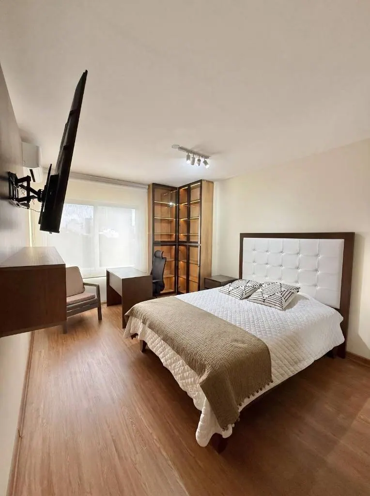 Departamento amoblado de 2 dormitorios en venta en Equipetrol: foto 11 de 18