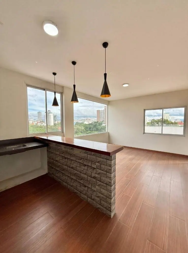 Departamento amoblado de 2 dormitorios en venta en Equipetrol: foto 13 de 18
