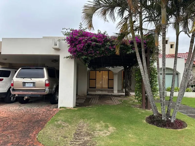 Casa de 3 dormitorios en venta en el condominio La Hacienda 1: foto 2 de 35