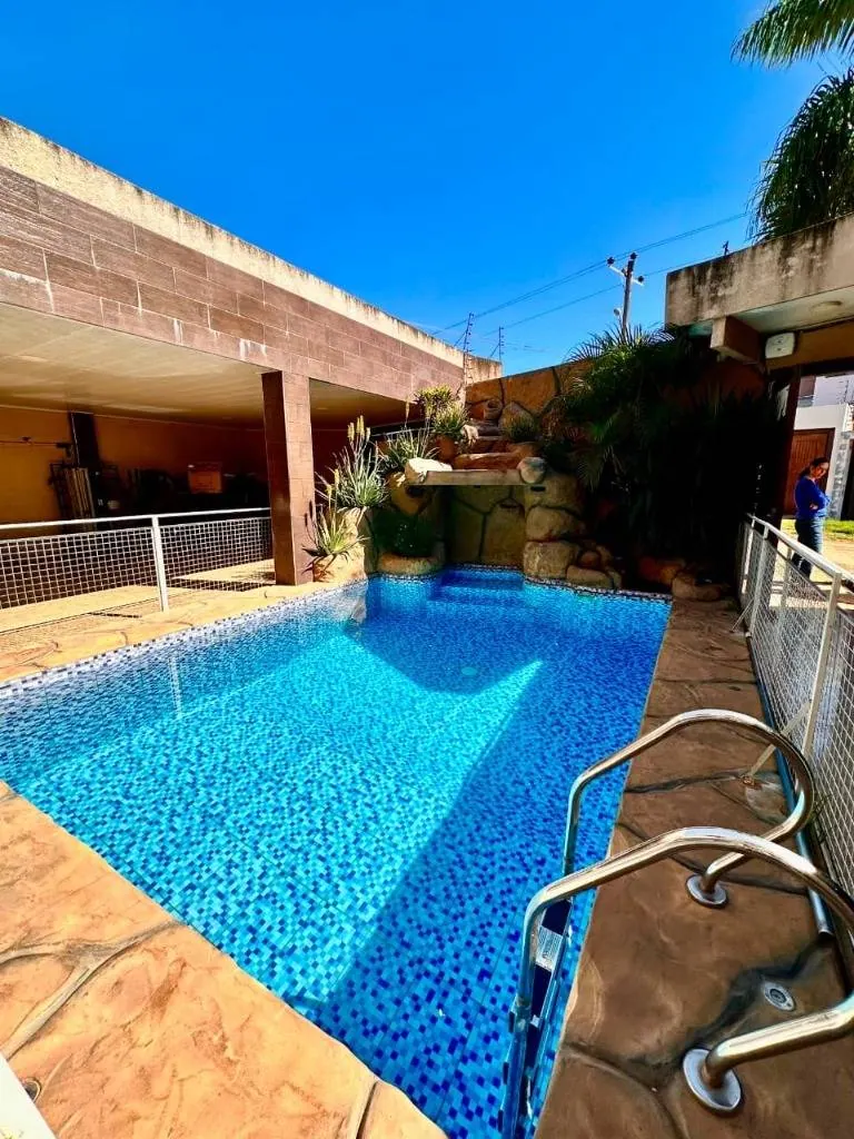 4-bedroom house with pool for sale on Av. Beni: foto 1 de 15