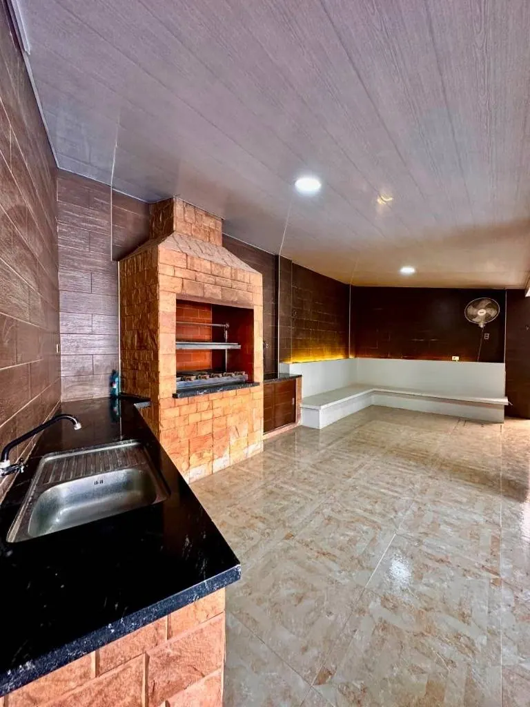 4-bedroom house with pool for sale on Av. Beni: foto 3 de 15