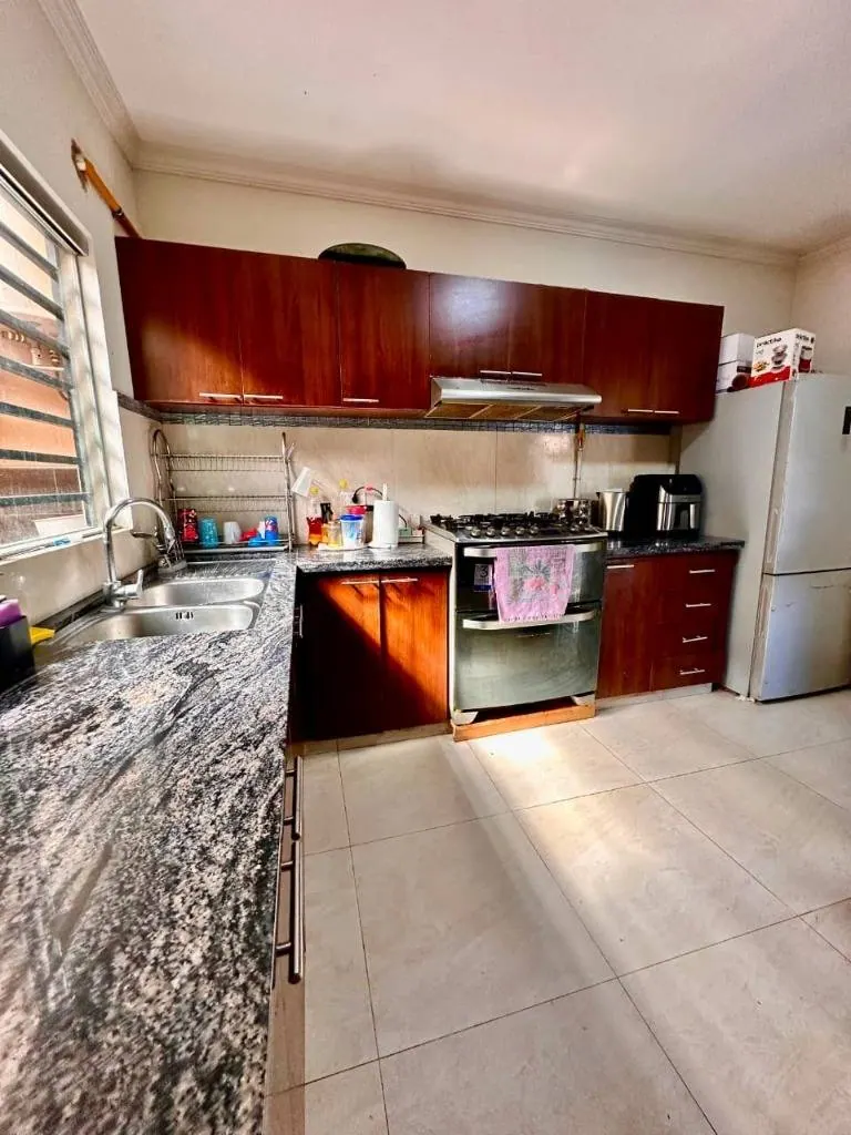 4-bedroom house with pool for sale on Av. Beni: foto 5 de 15