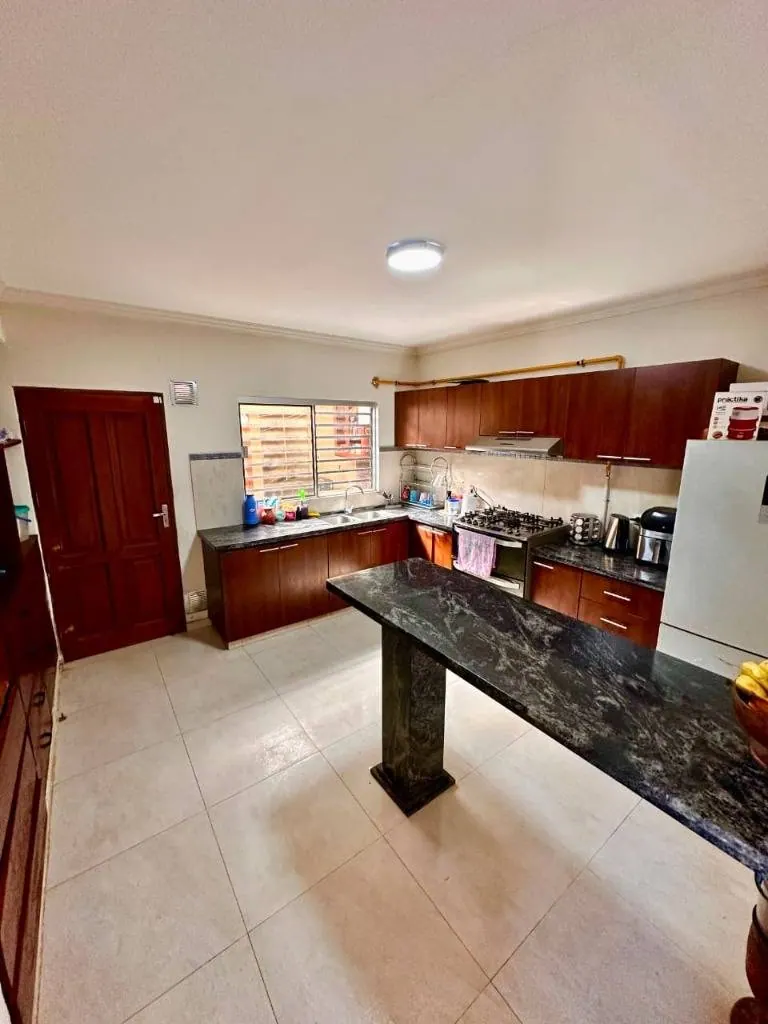 4-bedroom house with pool for sale on Av. Beni: foto 7 de 15