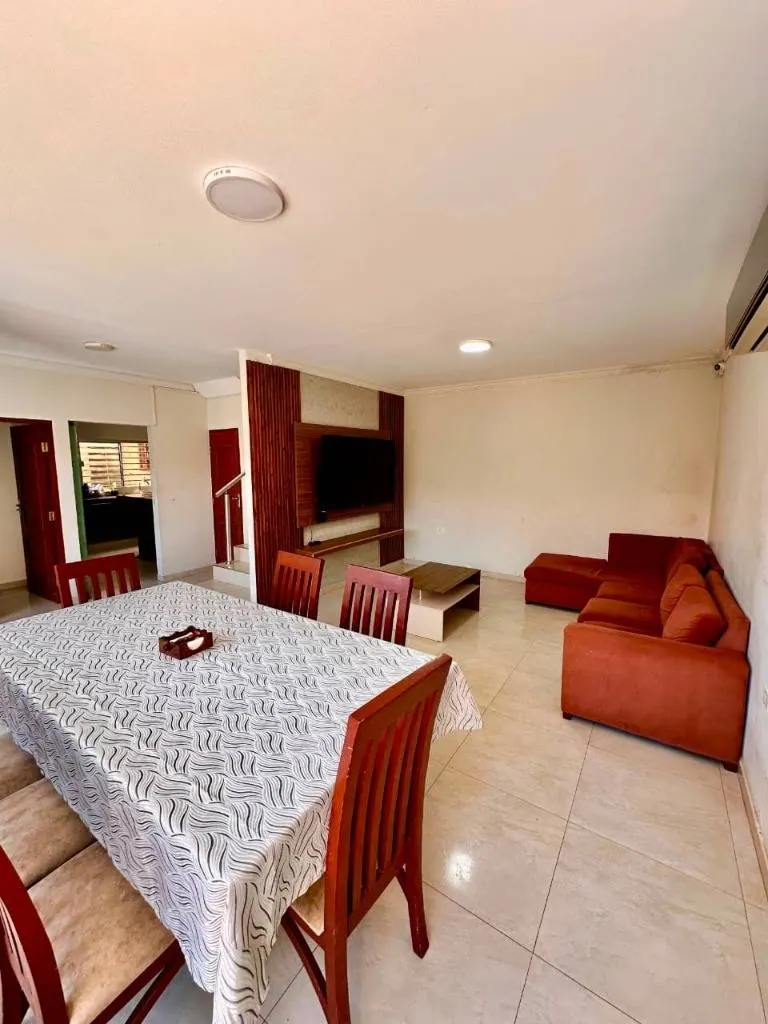4-bedroom house with pool for sale on Av. Beni: foto 8 de 15