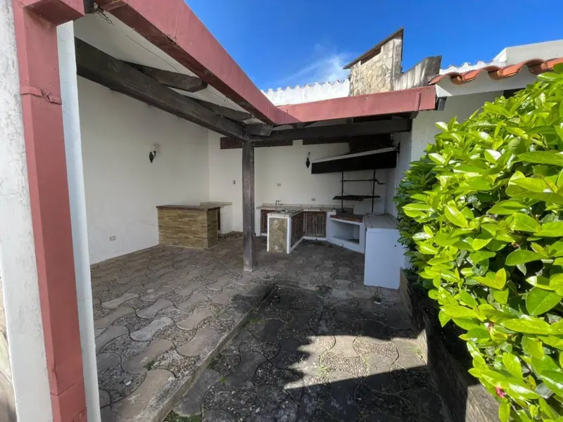 Casa de 3 dormitorios en venta en el barrio Urbari, 450 m²: foto 5 de 18