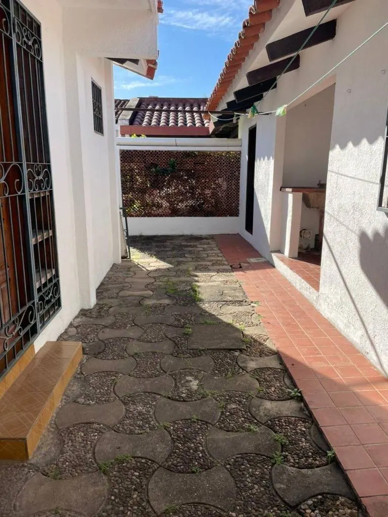 Casa de 3 dormitorios en venta en el barrio Urbari, 450 m²: foto 6 de 18