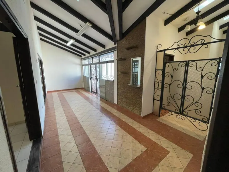 Casa de 3 dormitorios en venta en el barrio Urbari, 450 m²: foto 8 de 18