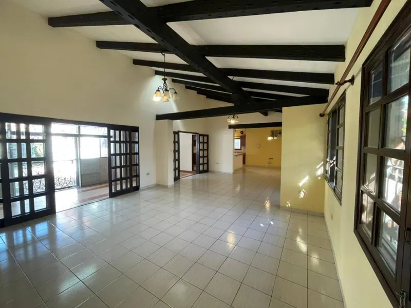 Casa de 3 dormitorios en venta en el barrio Urbari, 450 m²: foto 9 de 18