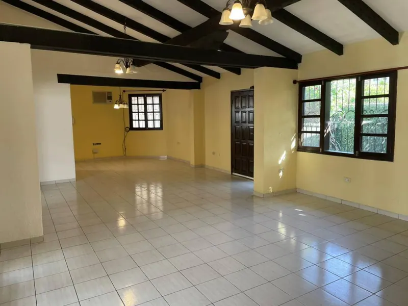 Casa de 3 dormitorios en venta en el barrio Urbari, 450 m²: foto 10 de 18