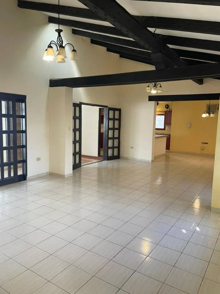 Casa de 3 dormitorios en venta en el barrio Urbari, 450 m²: foto 11 de 18