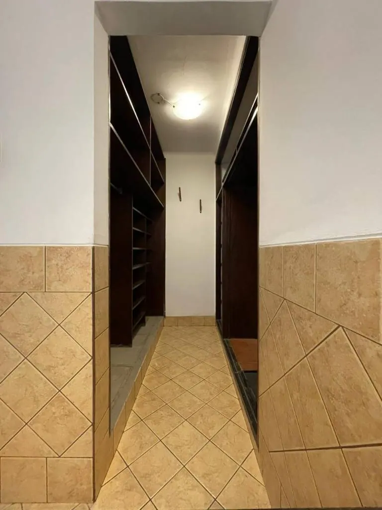 Casa de 3 dormitorios en venta en el barrio Urbari, 450 m²: foto 13 de 18