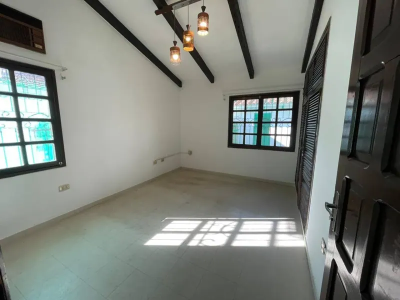 Casa de 3 dormitorios en venta en el barrio Urbari, 450 m²: foto 16 de 18