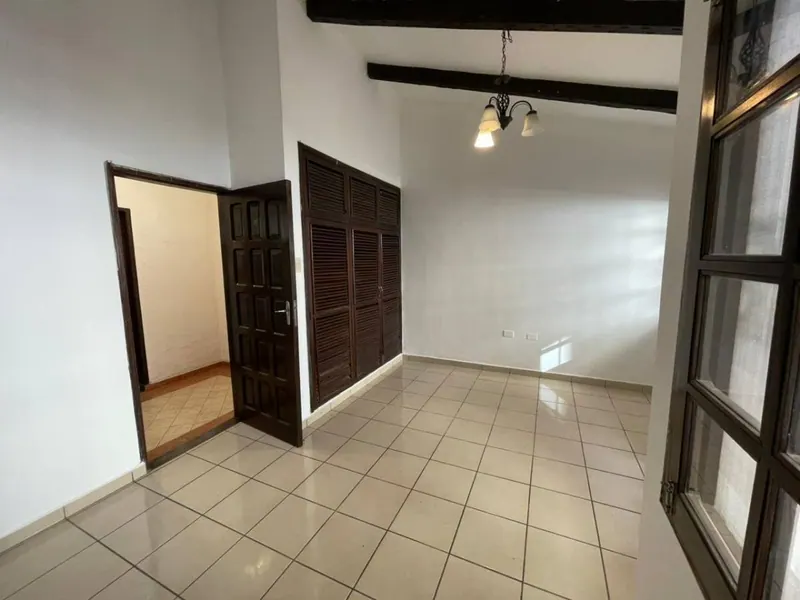 Casa de 3 dormitorios en venta en el barrio Urbari, 450 m²: foto 18 de 18