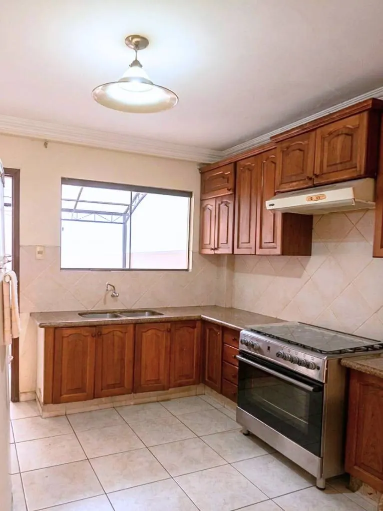 House with independent apartment for sale downtown, 1st ring: foto 4 de 18