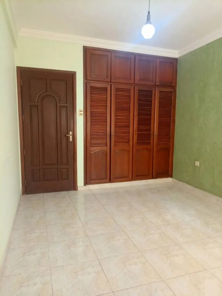 House with independent apartment for sale downtown, 1st ring: foto 8 de 18