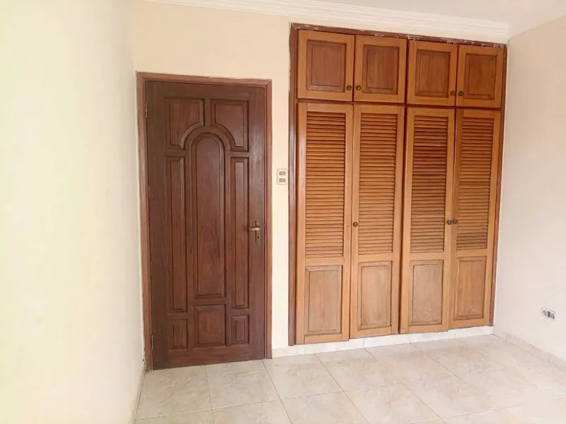 House with independent apartment for sale downtown, 1st ring: foto 9 de 18