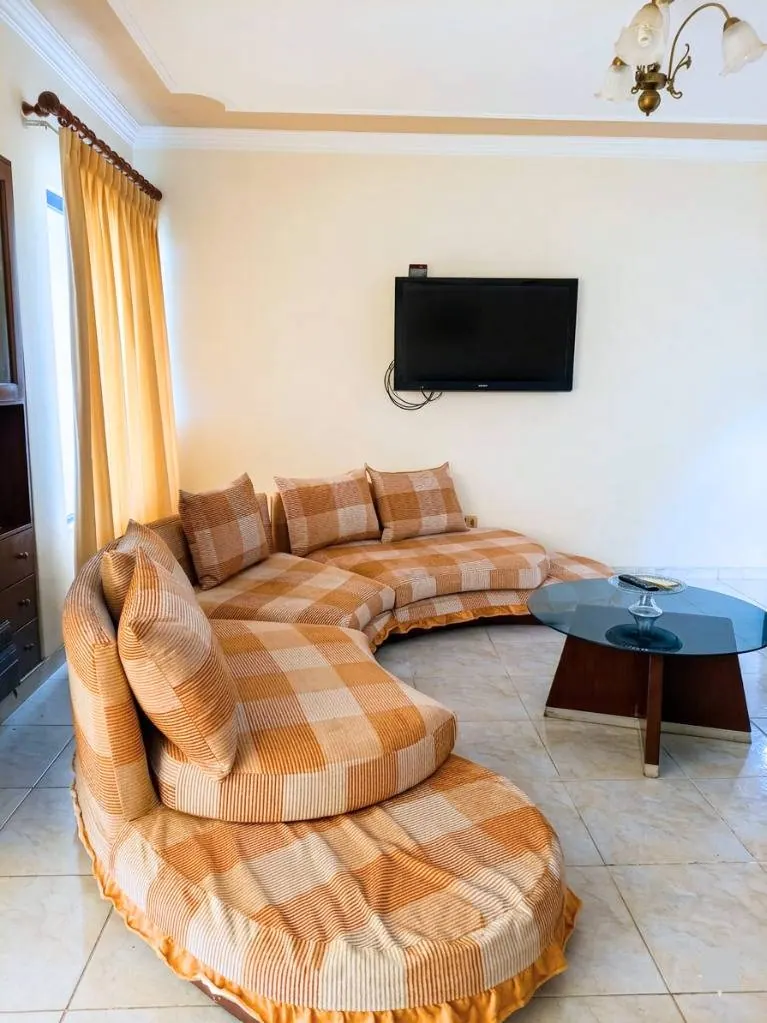 House with independent apartment for sale downtown, 1st ring: foto 10 de 18