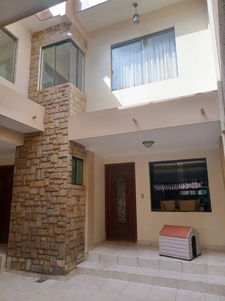 House with independent apartment for sale downtown, 1st ring: foto 11 de 18