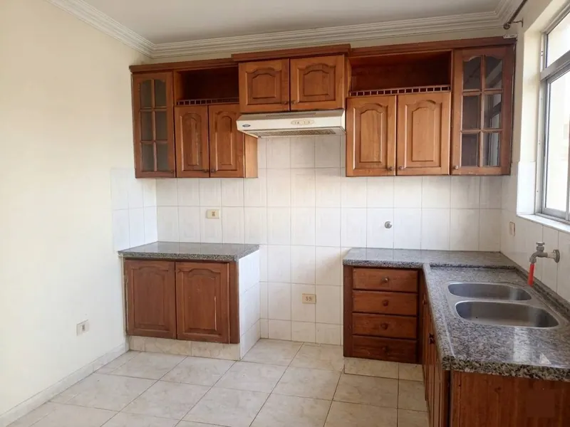 House with independent apartment for sale downtown, 1st ring: foto 17 de 18