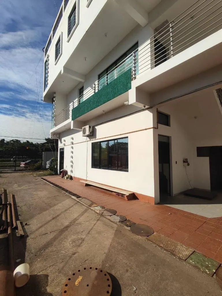 Edificio comercial de 1.500 m² en alquiler sobre la av. Santos Dumont: foto 1 de 11