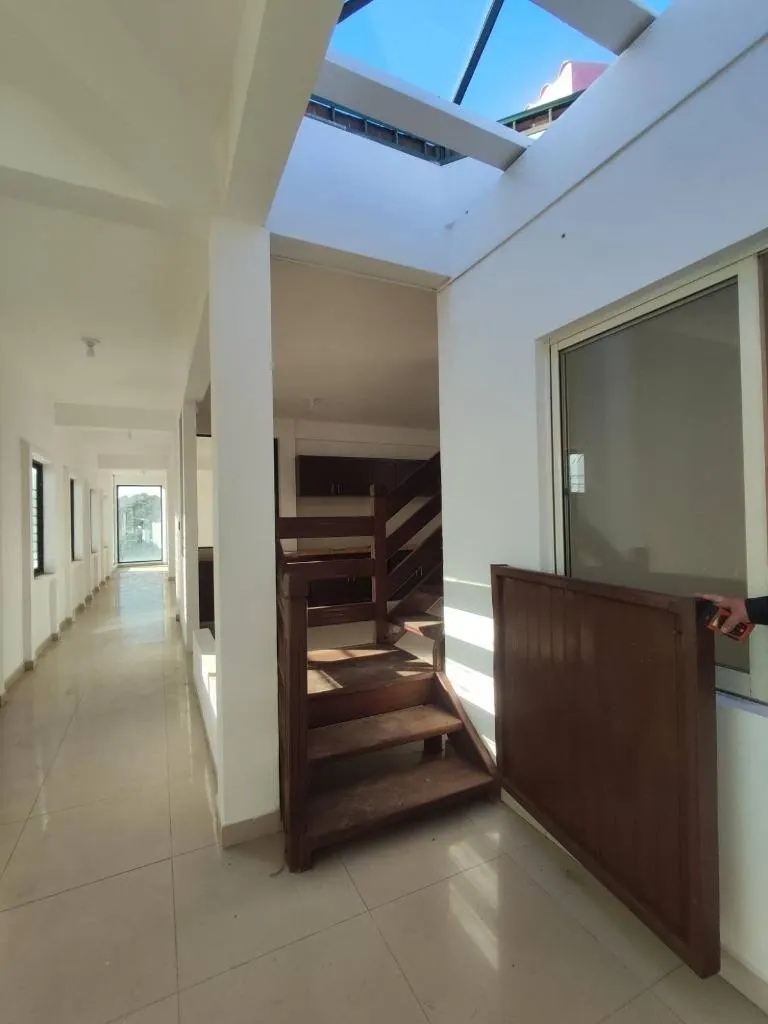 Edificio comercial de 1.500 m² en alquiler sobre la av. Santos Dumont: foto 4 de 11