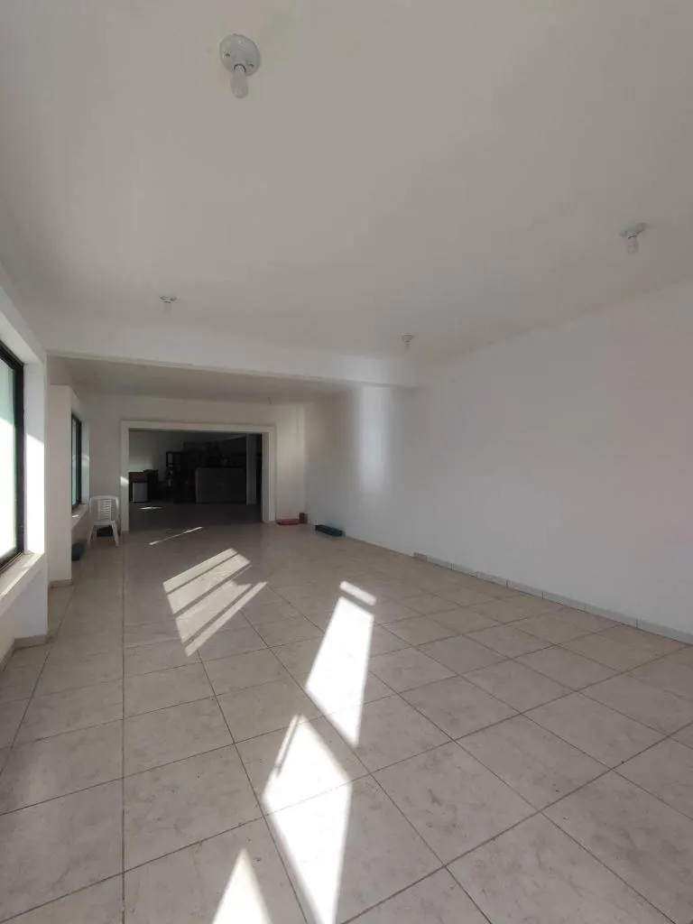 Edificio comercial de 1.500 m² en alquiler sobre la av. Santos Dumont: foto 6 de 11