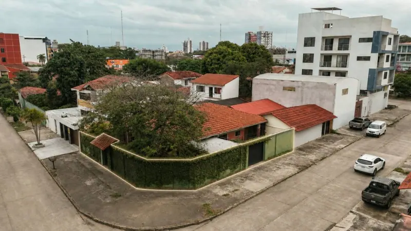 Terreno de 600 m² en venta en la Zona Este, Av. Brasil y 2.º Anillo: foto 1 de 10