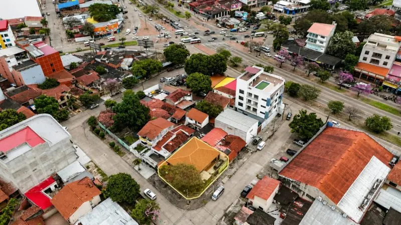 Terreno de 600 m² en venta en la Zona Este, Av. Brasil y 2.º Anillo: foto 3 de 10