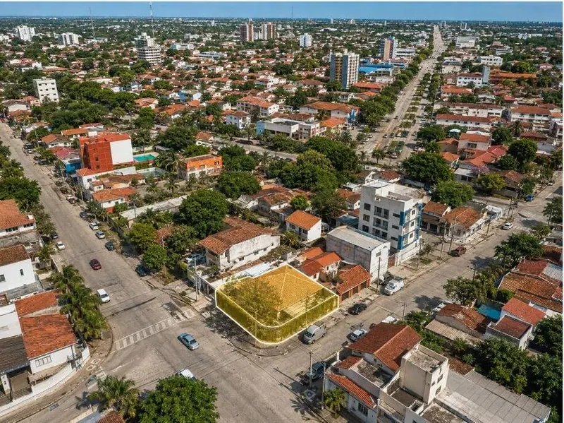 Terreno de 600 m² en venta en la Zona Este, Av. Brasil y 2.º Anillo: foto 5 de 10